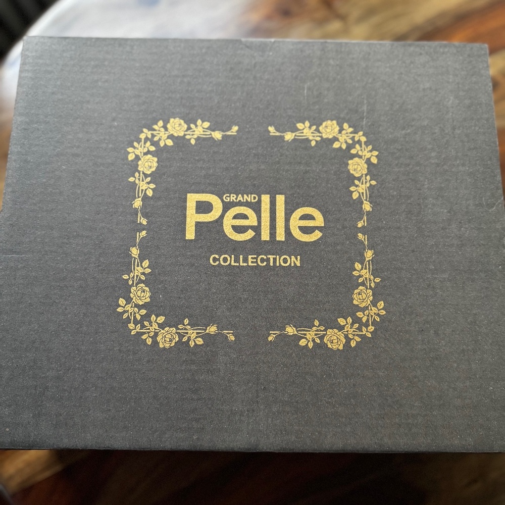 Brand New Genuine Leather *Bottega Green* Bag